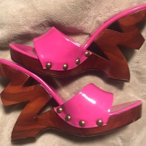 NWOB... CRAZY HEEL HOT PINK WEDGE ...ADORABLE